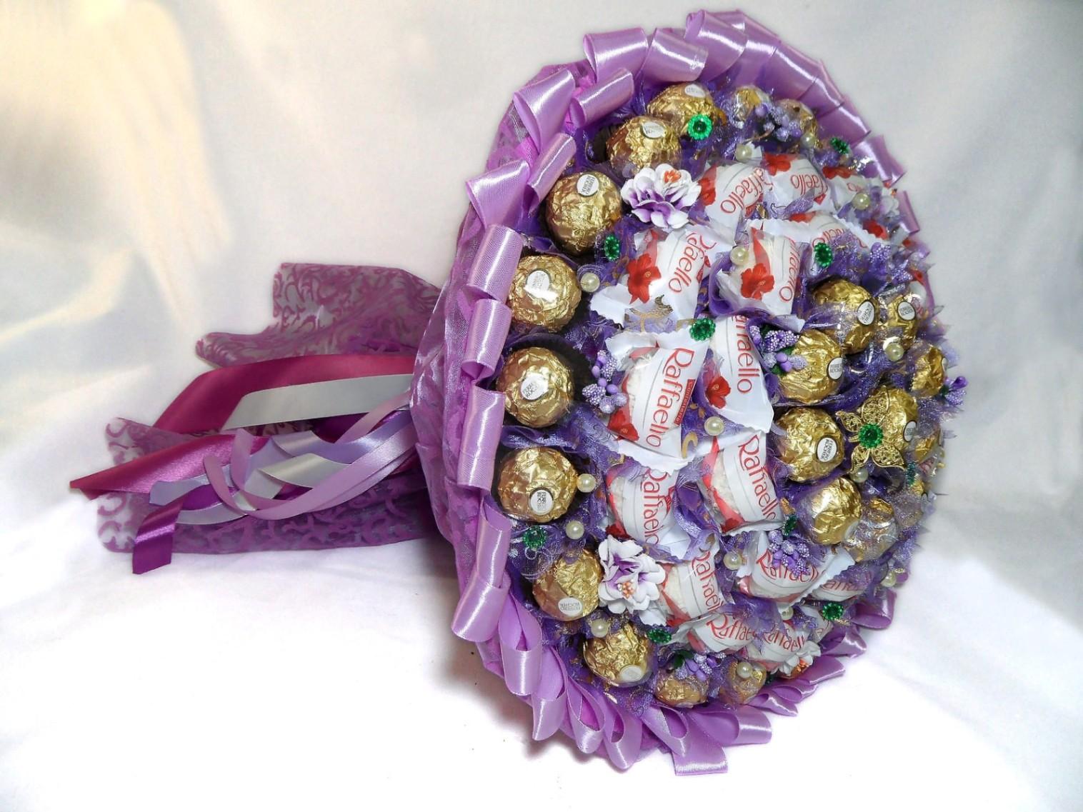 Красивый и сладкий букет из конфет на 8 марта: мастер классы с фото