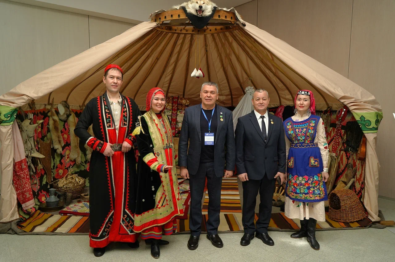 Учреждения культуры представили свои экспозиции на конференции Всемирного курултая башкир