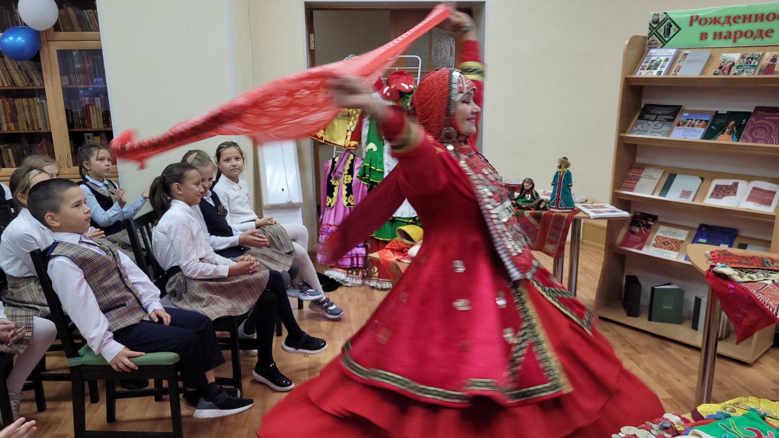 Уфимские школьники совершили экскурс в историю башкирского национального  костюма - Культурный мир Башкортостана