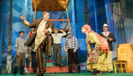 Сибай драма  театры “Ҡыҙ урлау” спектакле менән райондар буйлап сәфәргә сыға