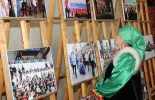 Amina Shafikova opened the photo exhibition "World Folklore - 2016" in Sterlitamak