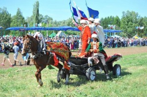 Свердловск өлкәһендә  ун меңгә яҡын кешене бер майҙанға йыйған һабантуй үтте