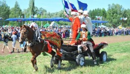 Свердловск өлкәһендә  ун меңгә яҡын кешене бер майҙанға йыйған һабантуй үтте