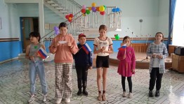 Информационно–познавательный час «Знамя Российское–знамя народное»