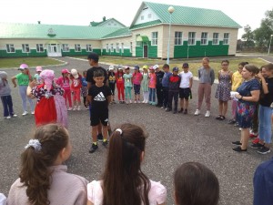 Литературно–игровая программа «Яркие краски лета»