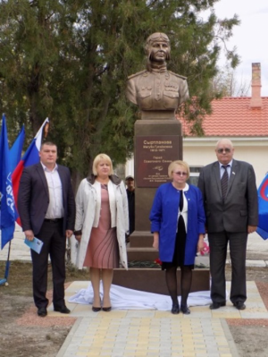 В крымском Белогорске установили бюст Героя Советского Союза Магубы Сыртлановой