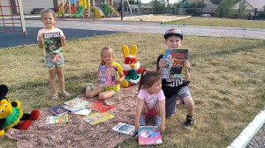 Выездной читальный зал «Читатель на траве».