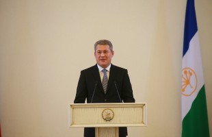 Радий Хабиров вручил государственные награды России и Башкортостана