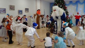 Конкурсно-игровая программа «Возле ёлки в Новый год»