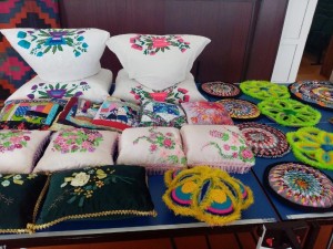 Выставка творческих работ «Красоту творим руками»