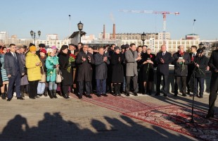 На площади перед театром «Нур» появился памятник татарскому поэту Габдулле Тукаю