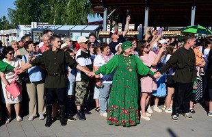 Глава Башкортостана Радий Хабиров отметил важность семьи на фестивале в Бирске