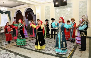 Творческие коллективы Дома культуры РЦНТ организовали концерт для вынужденных переселенцев из ДНР и ЛНР