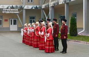 Концерт для героев: ансамбль «Мирас» выступил перед бойцами в госпитале Санкт-Петербурга
