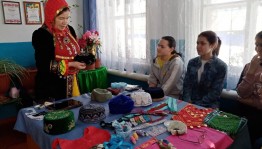 Фольклорный час «Красота национального костюма»