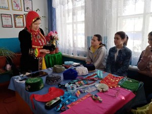 Фольклорный час «Красота национального костюма»