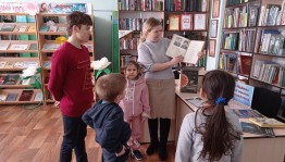 «За кулисами библиотечных дней» час информации