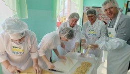 Благотворительная акция по резке «Домашней лапши»