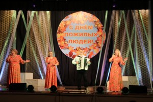 «А в сердце молодость поет»