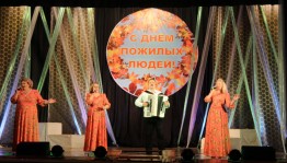 «А в сердце молодость поет»