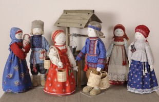 В уфимской ЦГБ экспонируются выставки, посвящённые Международному женскому дню