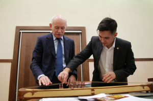 Rustem Khamitov met with the leader of the Bashkir ethno band "Yatagan"