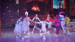 Театрализованное представление «Праздник снова всех собрал»