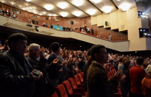 В рамках VI Международного фестиваля тюркоязычных театров «Туганлык» театр из Казахстана представил спектакль «Ревизор»
