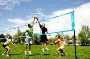 Спортивный праздник ко Дню физкультурника «Быстрый мяч»