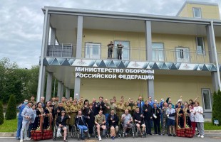 Концерт для героев: ансамбль «Мирас» выступил перед бойцами в госпитале Санкт-Петербурга