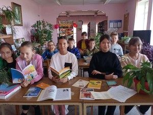 Литературно - игровая программа «Будем с книгами дружить»