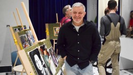 В Башкирском государственном театре кукол открылась персональная выставка Андрея Волкова