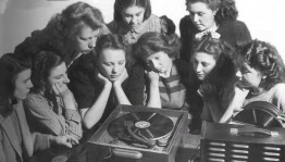 Познавательный час «Музыкальная пластинка»