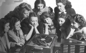 Познавательный час «Музыкальная пластинка»