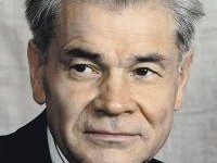 “Китап” нәшриәтендә Ирек Кинйәбулатовтың тыуыуына 80 йыл тулыуға бағышланған “Бер йәшәргә тыуҙым” тигән китап донъя күрҙе