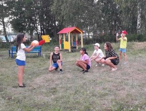 Игровая программа «Ты, он, она – вместе дружная семья»