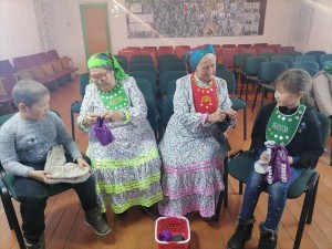 Мастер–класс «Творим вместе – вяжем носки и варежки»