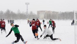 « С первым снежком!» – подвижные игры с элементами футбола.