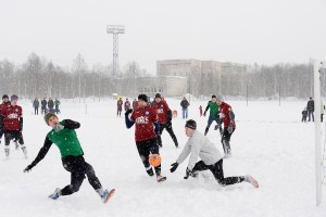 « С первым снежком!» – подвижные игры с элементами футбола.