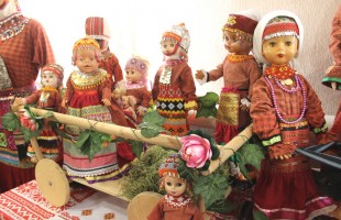 В Чувашском ИКЦ Кармаскалинского района открылась выставка старинных фартуков