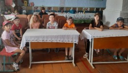 «Танцы, песни, дружба–вот, что детям нужно!».