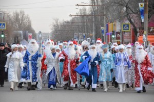 Парад Дедов Морозов и Снегурочек