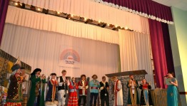Театр йылына арналған республика милли театрҙар фестиваль-марафон штандарты Бөрйән районына тапшырылды