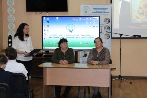 Выставка Лейлы Каримовой «Красочное настроение»