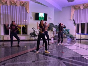 Танцевально–развлекатҽльная программа «Лето, прощай!»