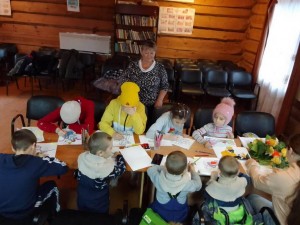 Конкурс рисунков ко Дню Матери «Цветок и женщина похожи»