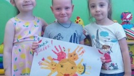 Игровая программа «От улыбки станет всем теплей!»