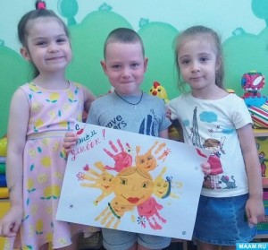 Игровая программа «От улыбки станет всем теплей!»