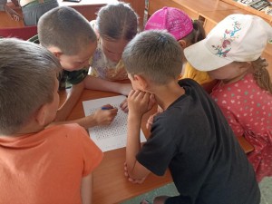 Литературная скамейка «Загадки августа»