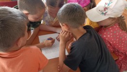 Литературная скамейка «Загадки августа»